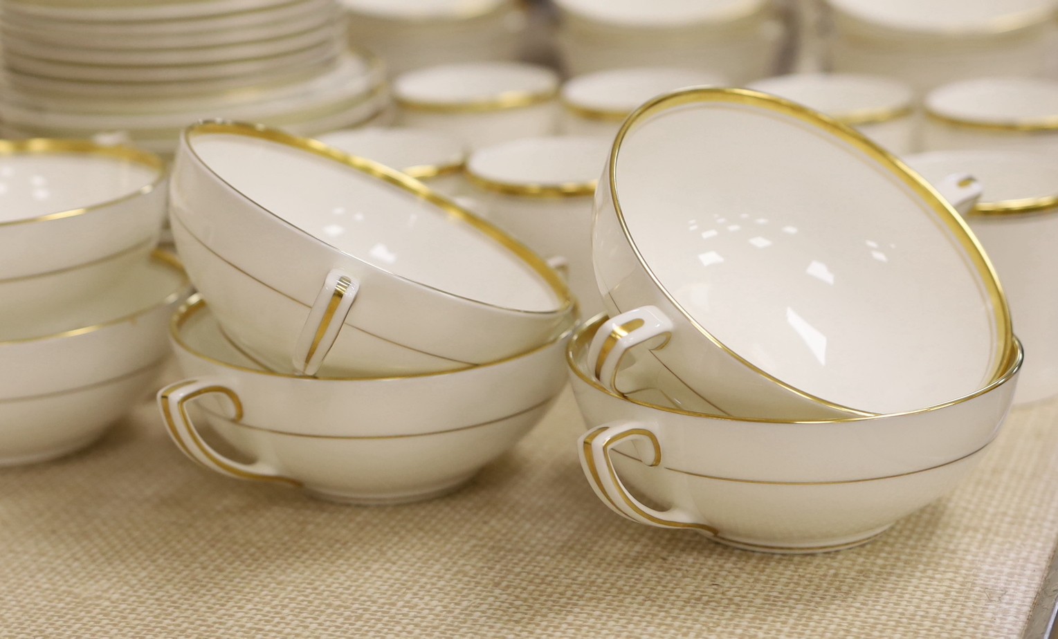 A Royal Worcester “Viceroy” pattern dinner service